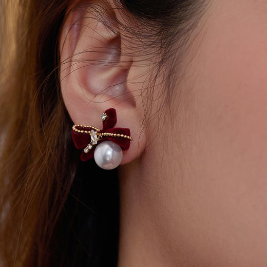 Manreya玛芮雅“午后红茶”红色蝴蝶结贝珠耳钉 商品图3