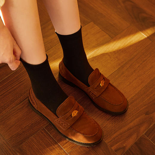 西遇英伦风乐福鞋女新款春季复古金币漆皮单鞋黑色平底小皮鞋D0046409/D0046410 商品图1