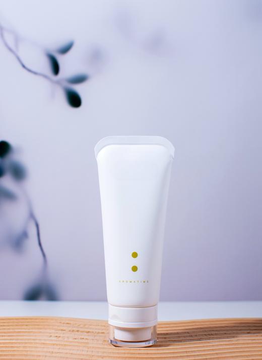 【新品上市】芳香假日白玫瑰沁润洁面乳 100g/支 商品图1