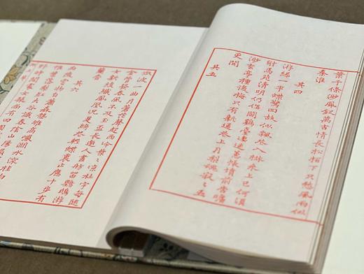 《河东君湖上草（周小英女史影写上板）》16开，柳如是著，周小英影写，分两种规格：
1、周小英影写上板·宋锦函1册全，售价480元；
2、周小英毛笔签名·金丝楠木书匣·朱蓝墨三色合函，全3册 商品图14