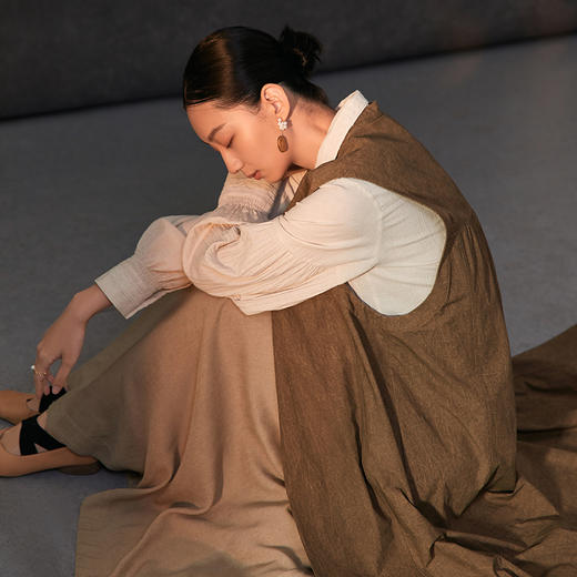 Famecoco新中式国风盘扣刺绣长款马甲女无袖背心马夹FAC1CA002 商品图0