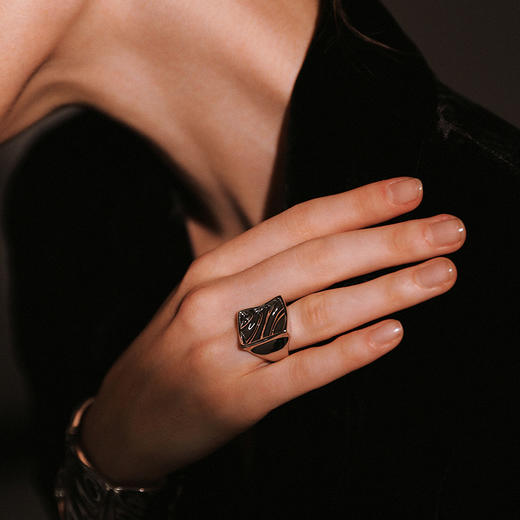 【张雨绮&黄龄&李佳薇&姚晓棠&刘孜同款】Mordern Art 现代艺术时期 | 银色波光戒指 商品图1