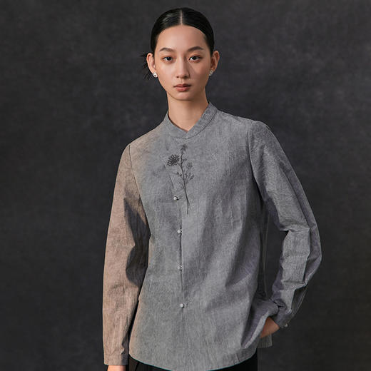Famecoco复古新中式立领手工花朵刺绣衬衫女棉长袖衬衣FAC1BA001 商品图1