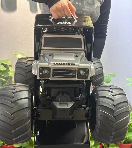 双鹰路虎卫士大轮车遥控越野大脚车 商品图5