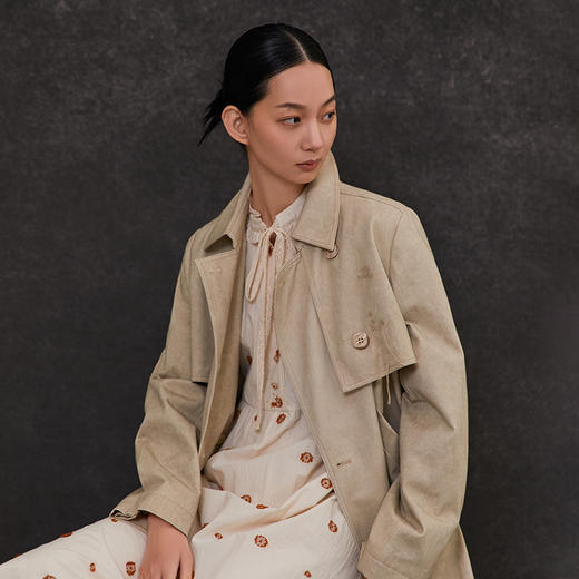 famecoco复古手工绣花斜纹棉风衣女士春季长款大衣FAC1AT002 商品图0