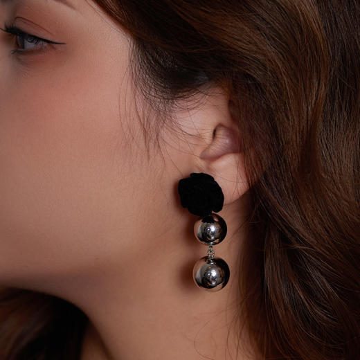 Manreya玛芮雅“黑天鹅”时尚小香风耳环/耳夹 商品图3
