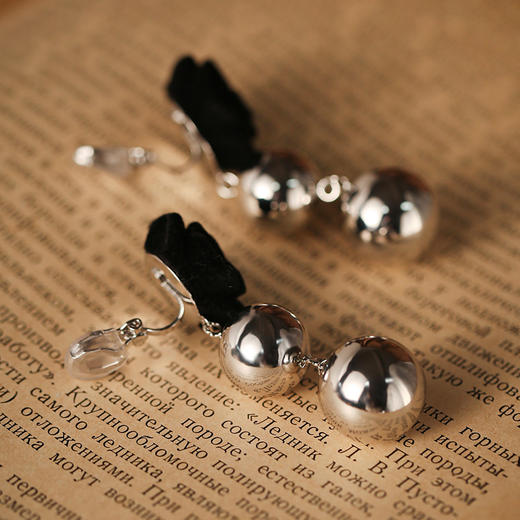 Manreya玛芮雅“黑天鹅”时尚小香风耳环/耳夹 商品图6