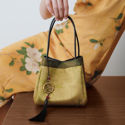 （买赠丝巾）非遗工艺的「软黄金」香云纱包包丨矜贵优雅，流行了百年，依旧时髦，连外国人都在抢！ 商品图0