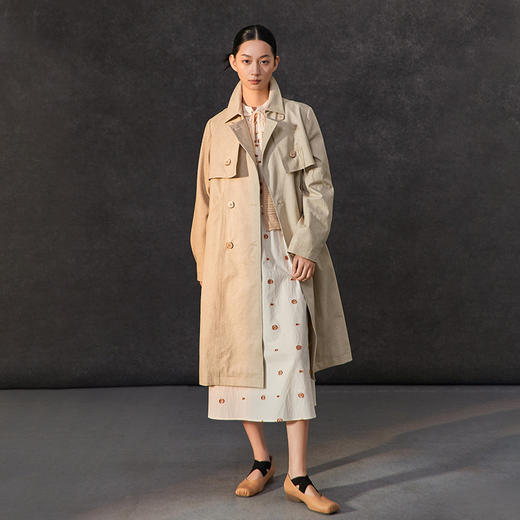 famecoco复古手工绣花斜纹棉风衣女士春季长款大衣FAC1AT002 商品图2