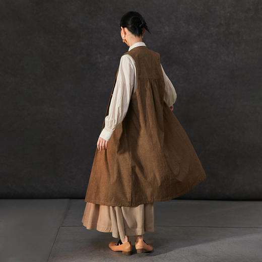 Famecoco新中式国风盘扣刺绣长款马甲女无袖背心马夹FAC1CA002 商品图3