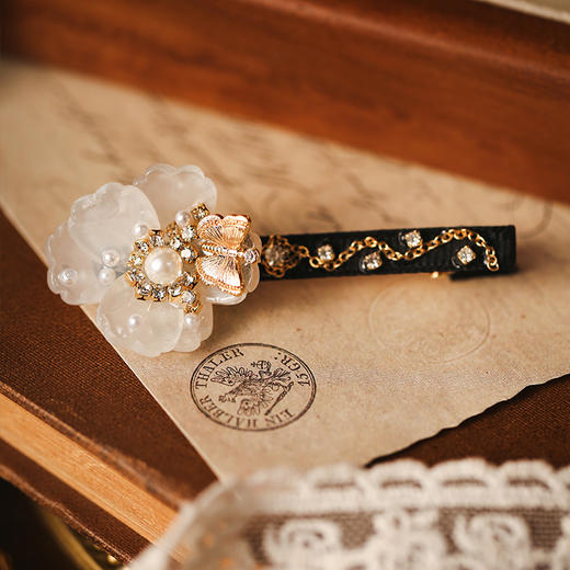 Manreya玛芮雅“山茶甜心”水晶发夹 商品图1