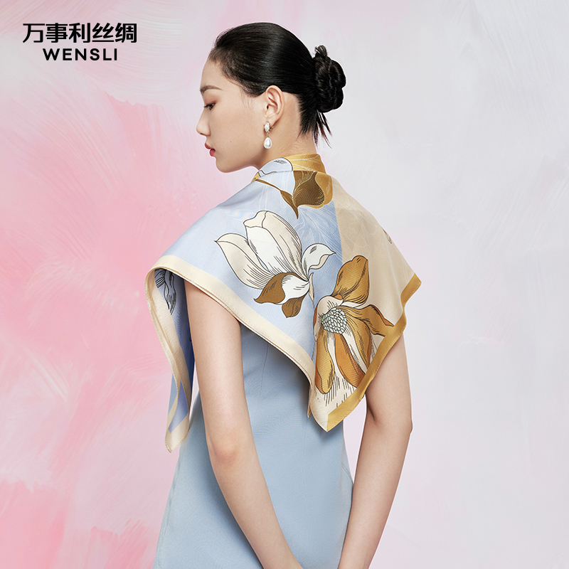 万事利“玉兰赋”75厘米双面印花中方巾