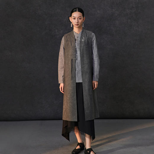 Famecoco复古新中式立领手工花朵刺绣衬衫女棉长袖衬衣FAC1BA001 商品图3