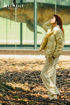 接下来的温度你需要一件暖暖的美衣拿起来很轻，穿起来很暖，看起来很美