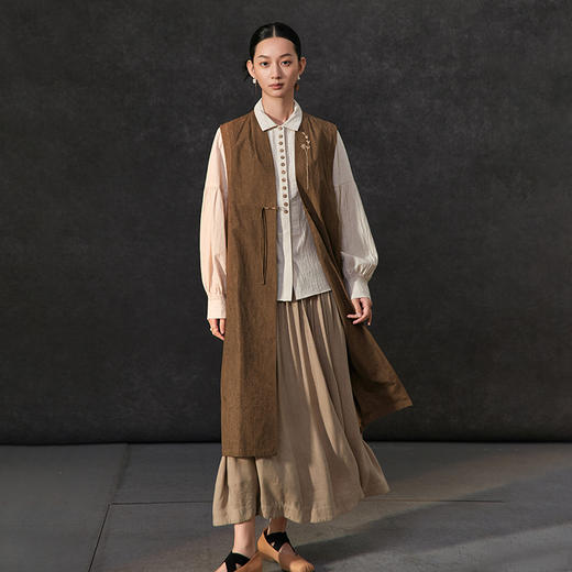 Famecoco新中式国风盘扣刺绣长款马甲女无袖背心马夹FAC1CA002 商品图1