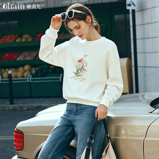 OLrain欧芮儿杏色圆领卫衣女早春2024年新款时尚百搭宽松绣花上衣 商品图0