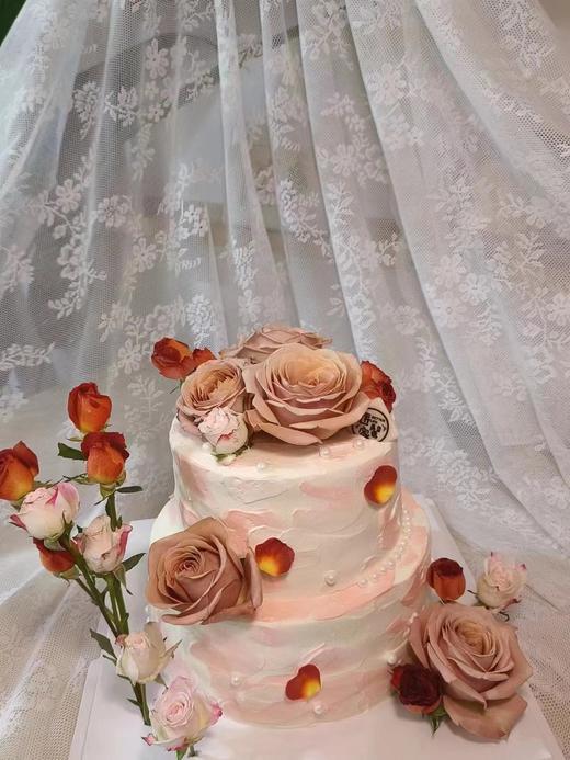 双层鲜花订婚蛋糕 商品图0