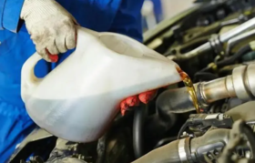  车上各种油液多久换一次？记住这张时间表，4S店想坑你都没门儿！