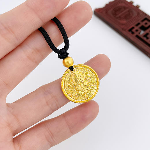 【限时克减150元】足金999.9 古法挂绳实心手工錾刻黄财神吊坠（含珠子）(ANWZGFDZ00122-1)（预售产品下单后不退款不退货不换货不补差价） 商品图4