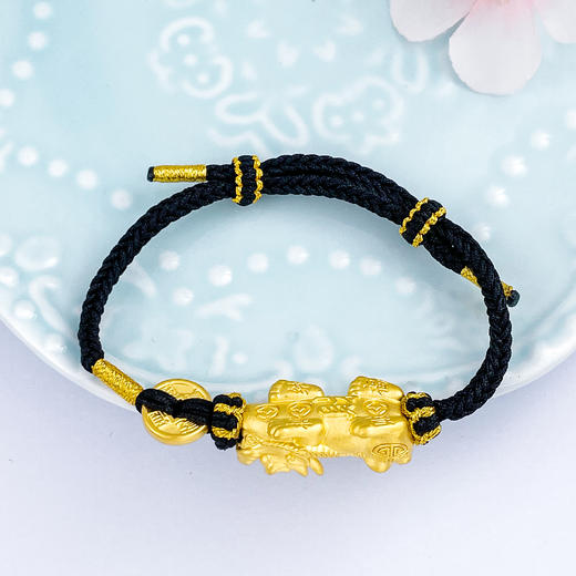 【限时7.5折】【定价黄金】足金 3D硬金铜钱貔貅黑绳调节成品手串(AA3DSC00300)预售产品下单后不退款不退货不换货不补差价 商品图1