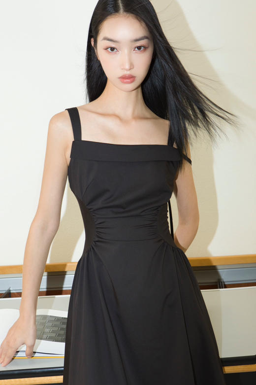 抽细褶吊带连衣裙 商品图4