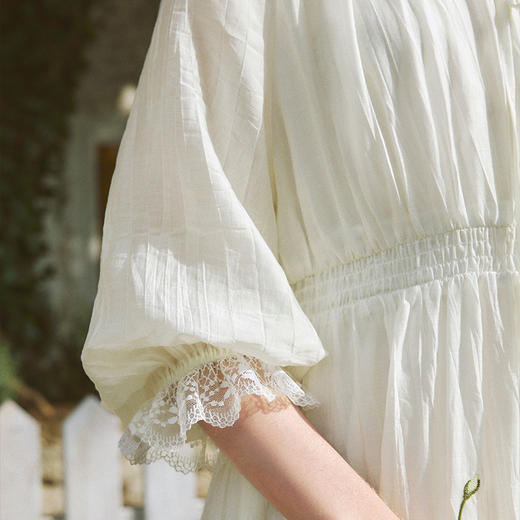 两三事梵高文艺迷雾芳影法式蕾丝拼接灯笼袖绣花连衣裙 商品图2