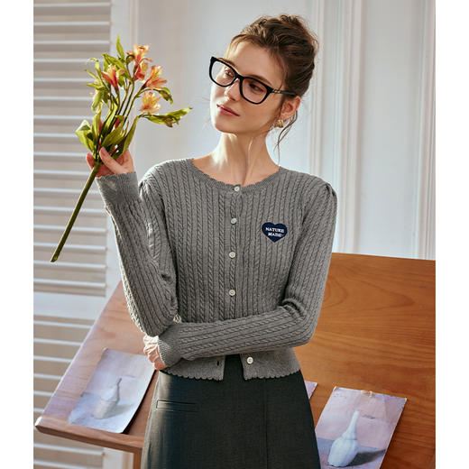 OLrain欧芮儿灰色针织衫女早春2024年新款复古麻花学院风毛开衫 商品图1