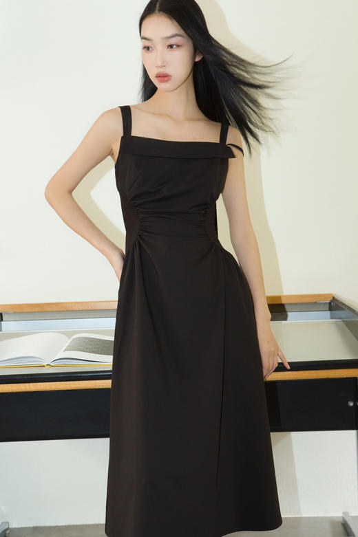 抽细褶吊带连衣裙 商品图1