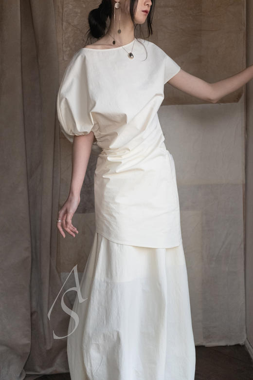 Ruohan  原色/白色不规则抽褶上衣 商品图0