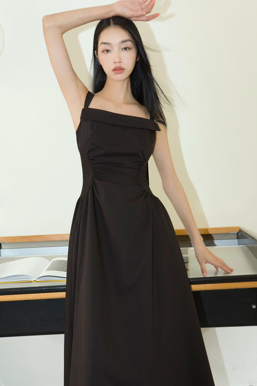 抽细褶吊带连衣裙 商品图0