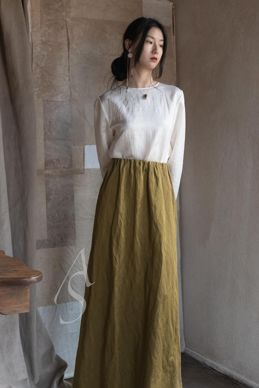 Ruohan  奶白色后背细节上衣 商品图0