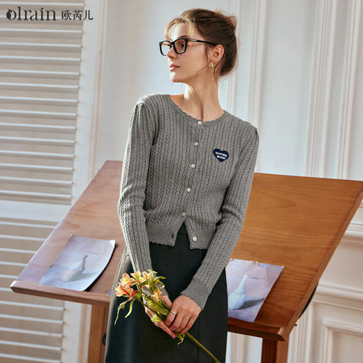 OLrain欧芮儿灰色针织衫女早春2024年新款复古麻花学院风毛开衫 商品图0