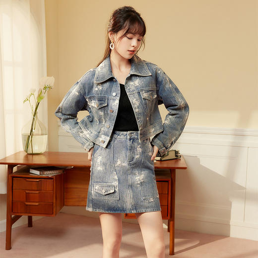 两三事星之继承者2024春季新款时尚做旧提花牛仔a字裙高腰半身裙 商品图4