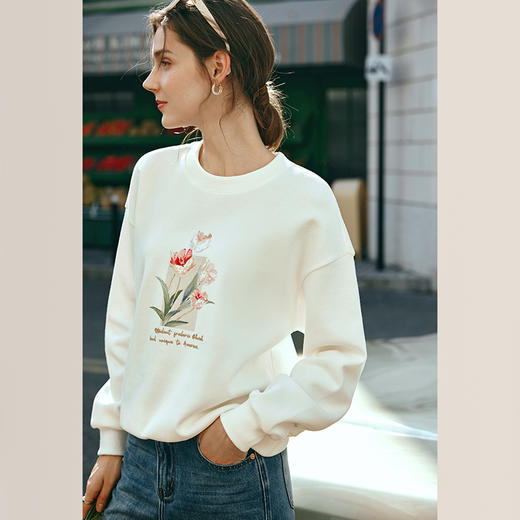 OLrain欧芮儿杏色圆领卫衣女早春2024年新款时尚百搭宽松绣花上衣 商品图1