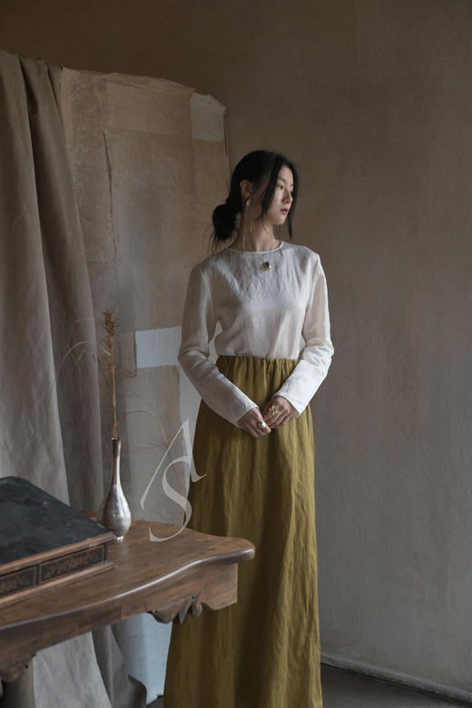 Ruohan  奶白色后背细节上衣 商品图2