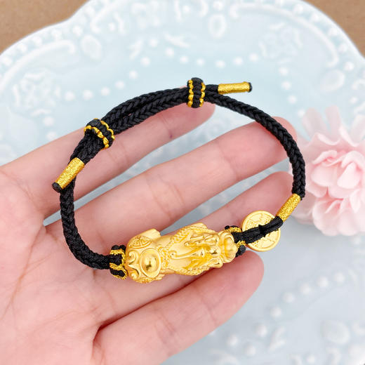 【限时7.5折】【定价黄金】足金 3D硬金铜钱貔貅黑绳调节成品手串(AA3DSC00300)预售产品下单后不退款不退货不换货不补差价 商品图3