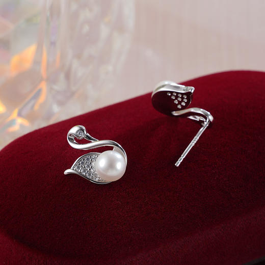 子佩集S925银珍珠耳钉【EM2205-XF】2401 商品图1