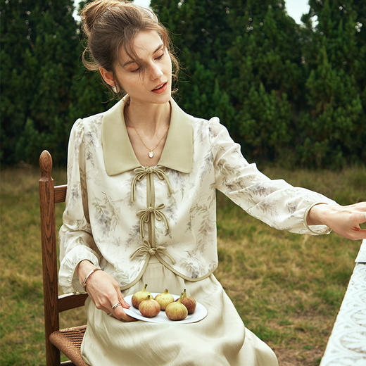 OLrain欧芮儿新中式碎花套装女早春2024新款国风改良盘扣两件套 商品图2