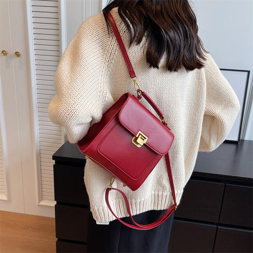 【浪漫独特，休闲小书包】法式复古软皮双肩包女，随心搭配，流行气质。简约通勤手提包女士休闲小书包，时尚百搭，尽显个性魅力！ 商品图1