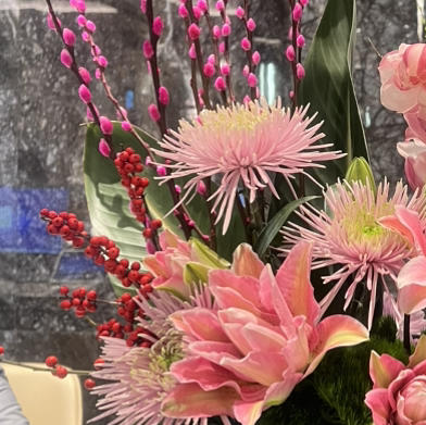 《红桃好运》重瓣百合玫瑰弗洛伊德腊梅插花 商品图4