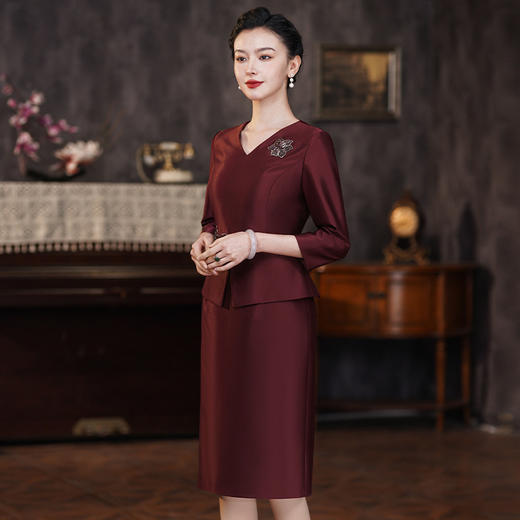 Q6446 2024春装新款紫红色假两件遮肚显瘦连衣裙中老妈妈气质通勤假两件 商品图1