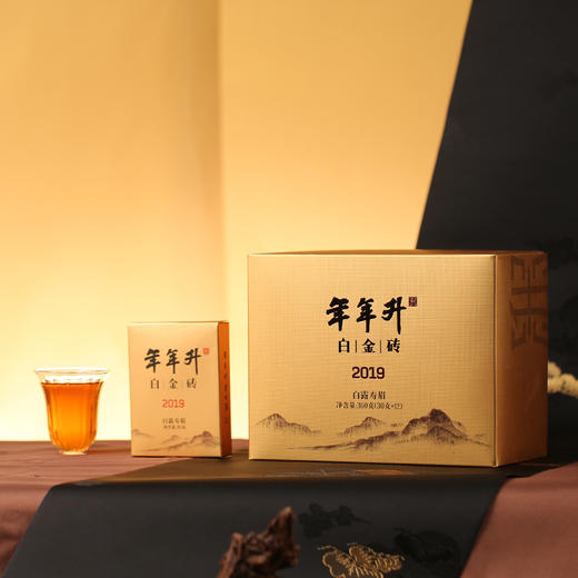 压箱底白金砖福鼎白茶特级寿眉老白茶2018福建高山白茶 12砖/提 商品图0