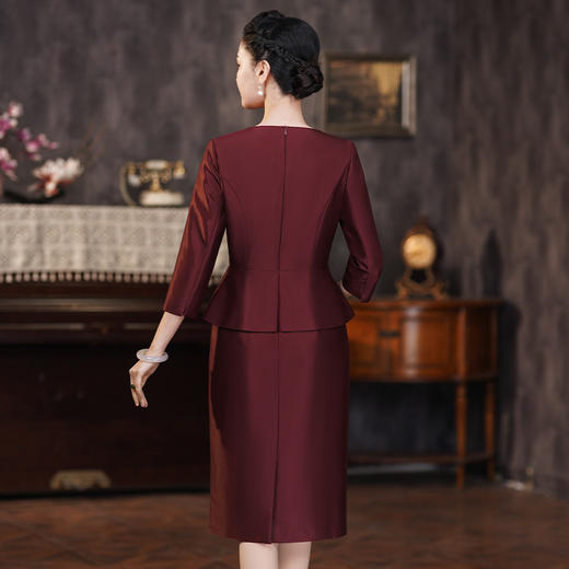 Q6446 2024春装新款紫红色假两件遮肚显瘦连衣裙中老妈妈气质通勤假两件 商品图3