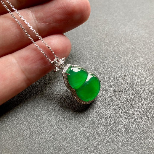高冰种阳绿翡翠葫芦项链18k白金钻石镶嵌 商品图7