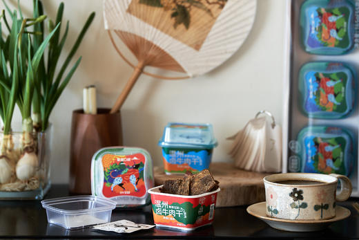 反复回购的牛肉干 | 湿润易嚼、不费腮帮子的草饲香香牛肉干！不柴不硬不塞牙 整块原切肉 无拼接无合成  老卤汤很入味 一吃就知道没香精没防腐剂没色素 商品图3