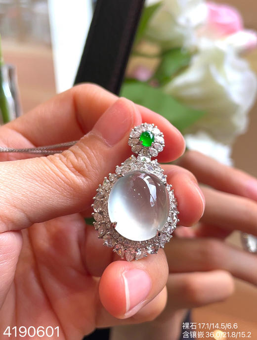 4190601，玻璃蛋面吊坠。具体价格微信咨询 商品图3