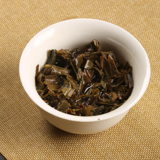 压箱底久久金砖普洱茶2015老班章古树乔木茶普洱生茶礼盒装 商品图5