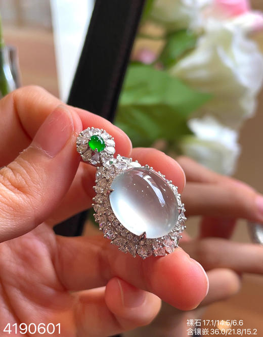 4190601，玻璃蛋面吊坠。具体价格微信咨询 商品图0