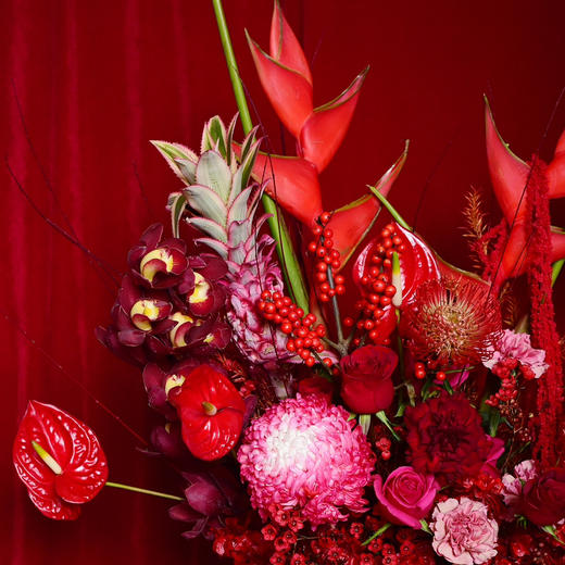 《龙行龘龘》富贵鸟大花蕙兰北美冬青牡丹菊红掌弗洛伊德新年插花 商品图2