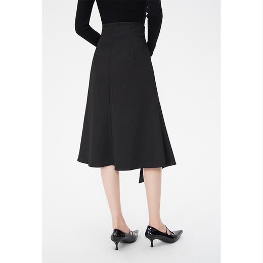 NEELLY纳俪商场同款春季高腰黑色包臀鱼尾裙纯色垂感不规则半身裙N24021E01088 商品图3